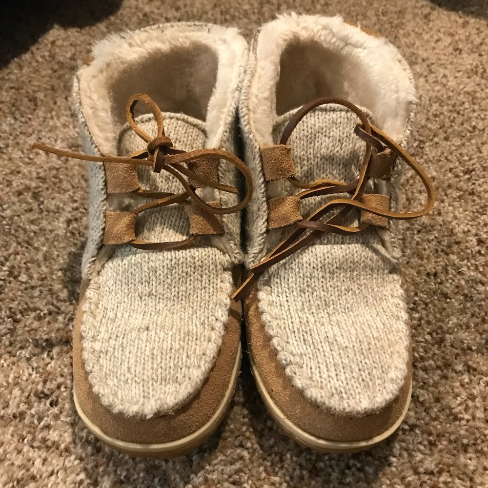 Minnetonka Winter lined bootie used Once - Torrey